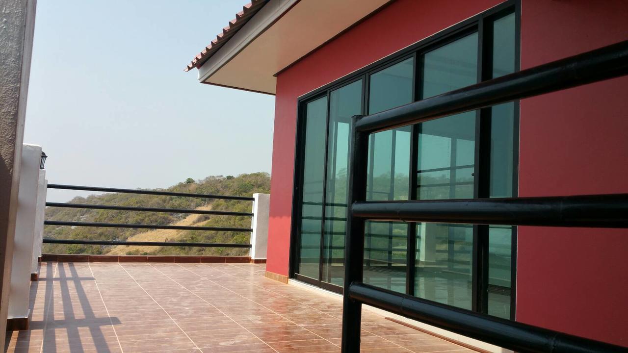 Ocean View Resort - Koh Sichang Buitenkant foto