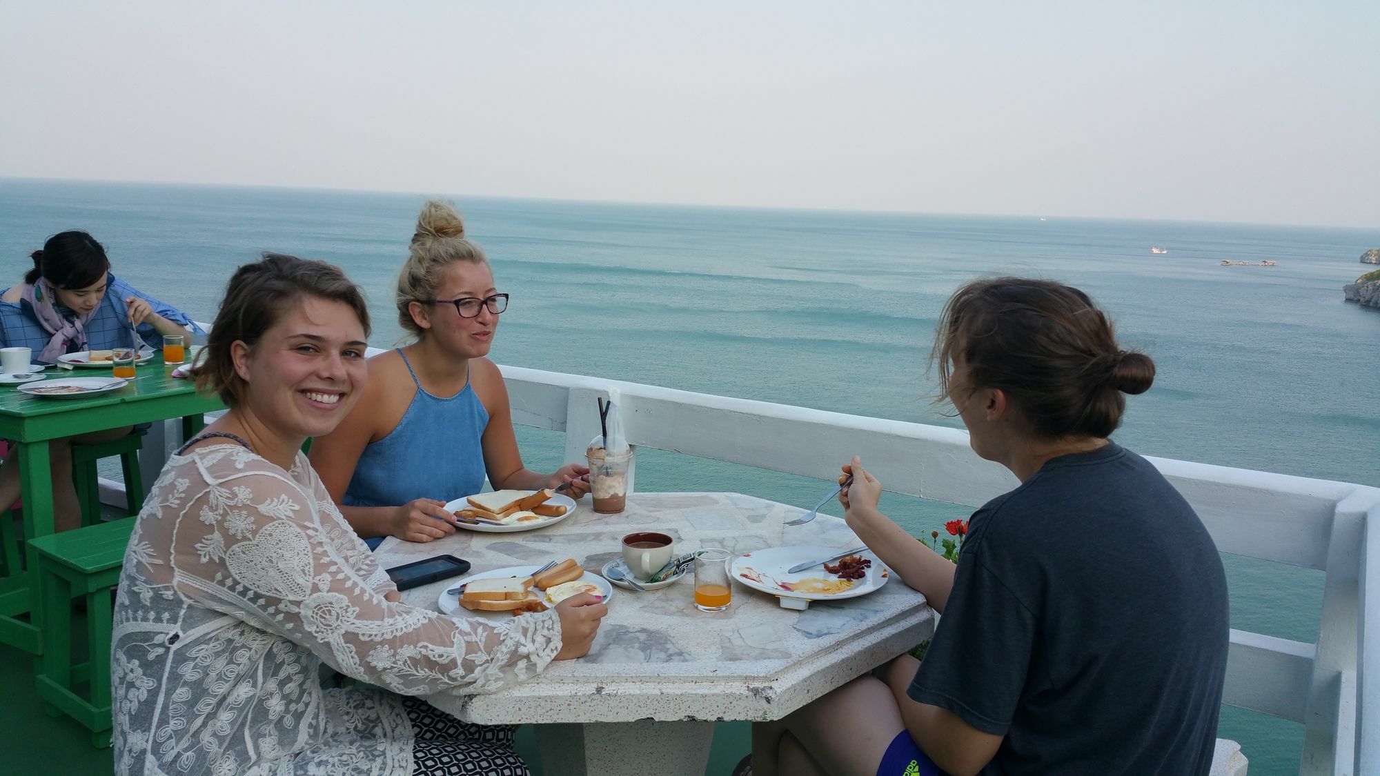 Ocean View Resort - Koh Sichang Buitenkant foto